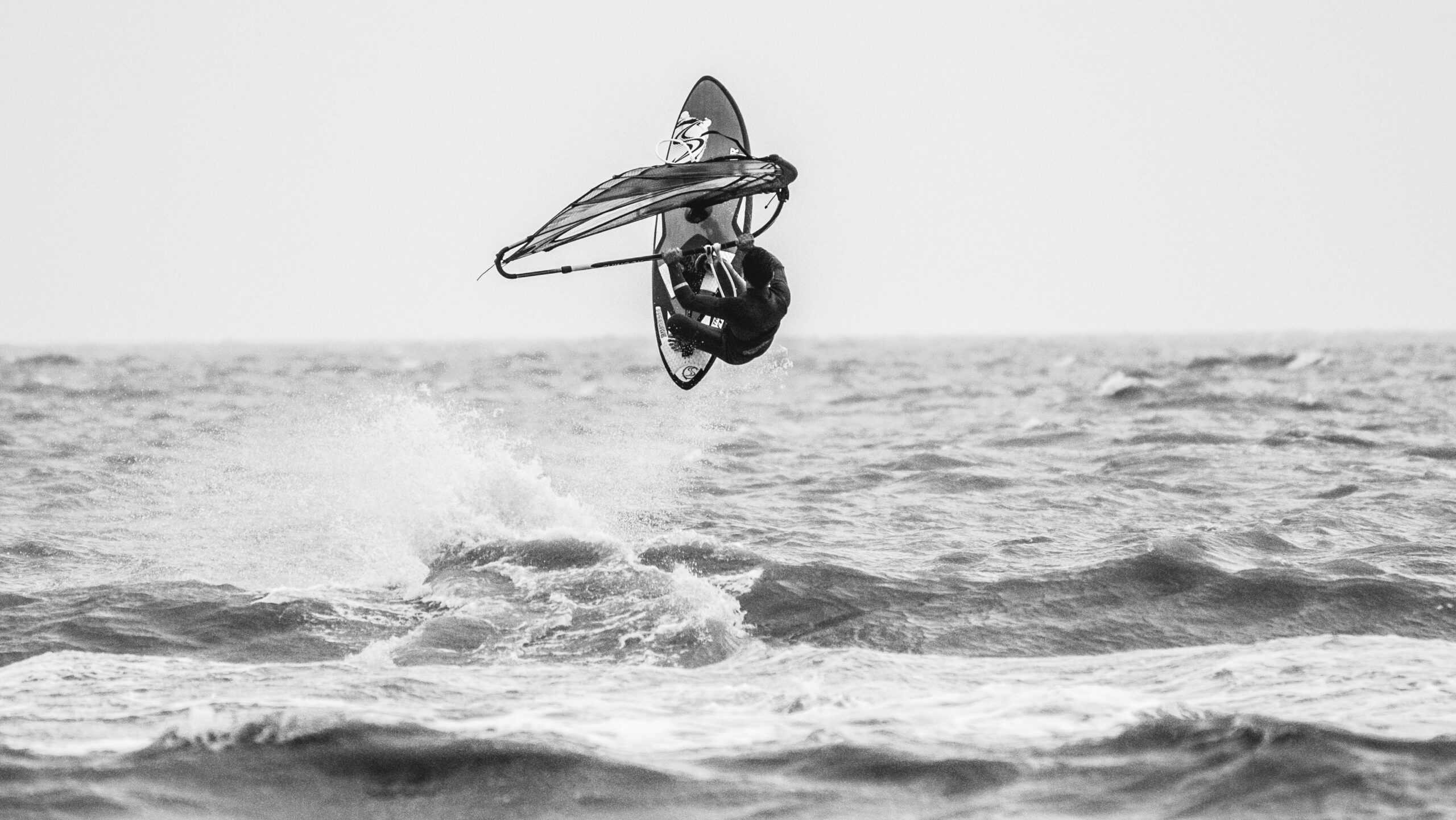 Windsurfing freestyle tricks