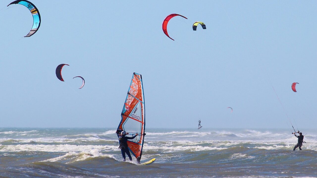 Is Kitesurfing Easier Than Windsurfing?